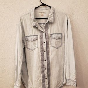 KNOX ROSE LIGHT WASH CHAMBRAY BUTTON DOWN